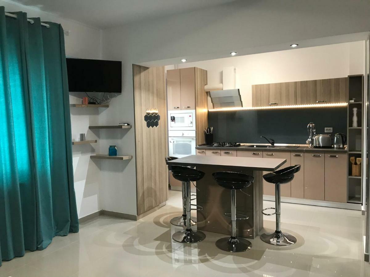 Ferienwohnung Luxury Flat 9 Near Metro Bukarest Exterior foto