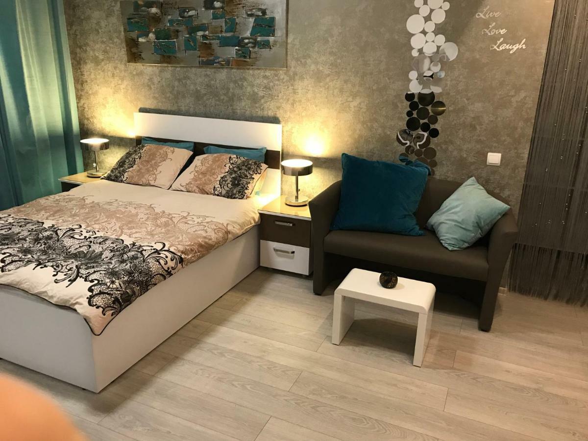 Ferienwohnung Luxury Flat 9 Near Metro Bukarest Exterior foto