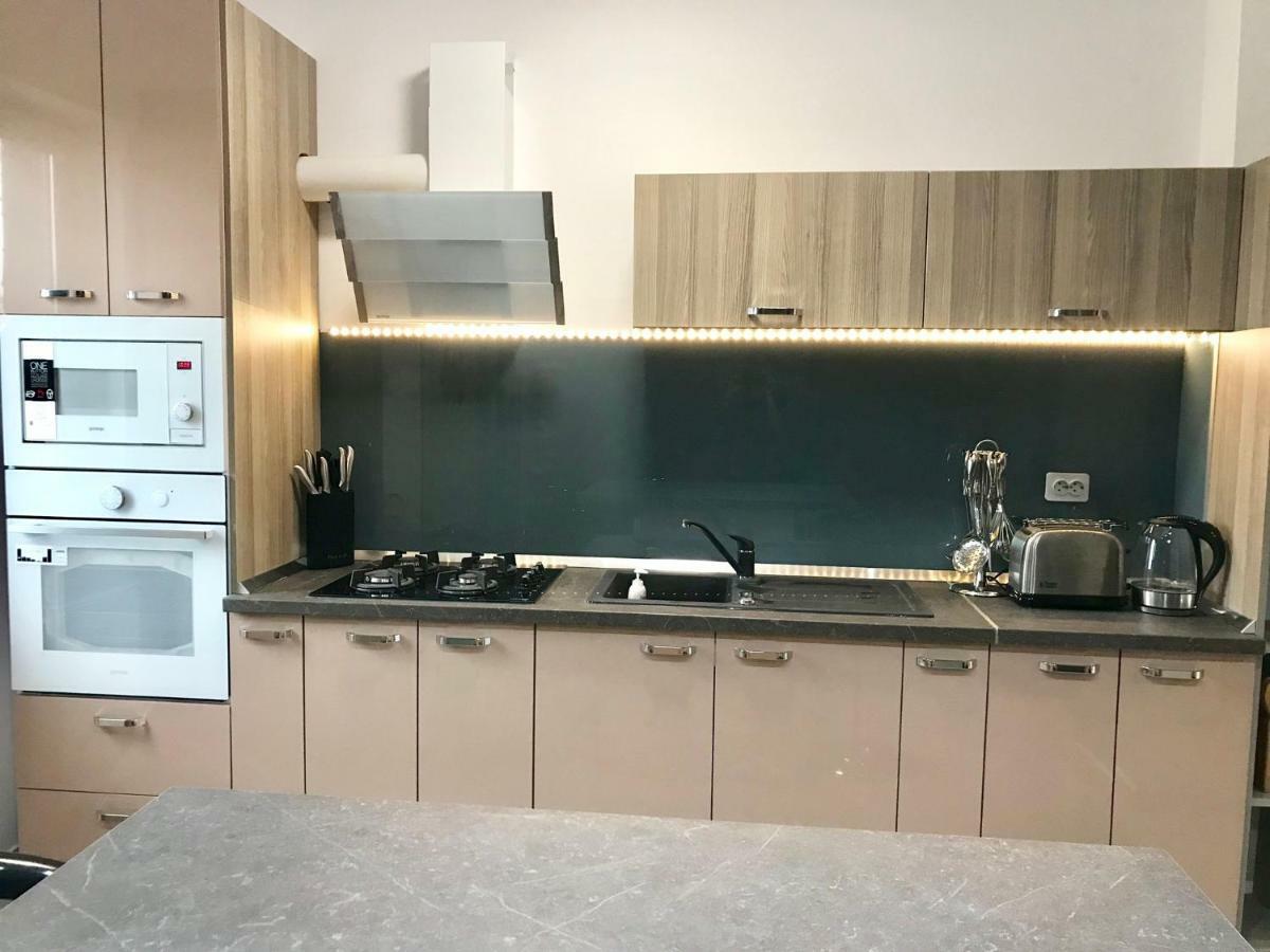 Ferienwohnung Luxury Flat 9 Near Metro Bukarest Exterior foto