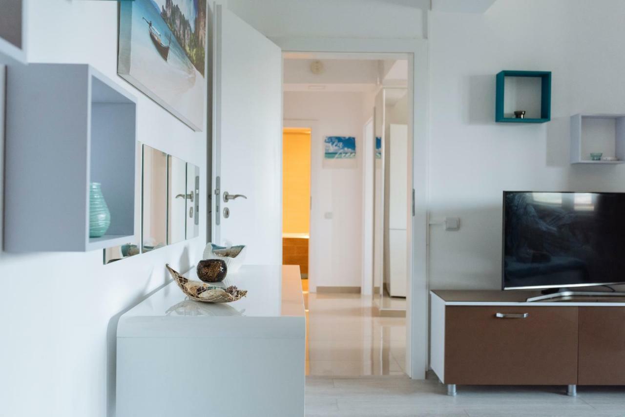 Ferienwohnung Luxury Flat 9 Near Metro Bukarest Exterior foto