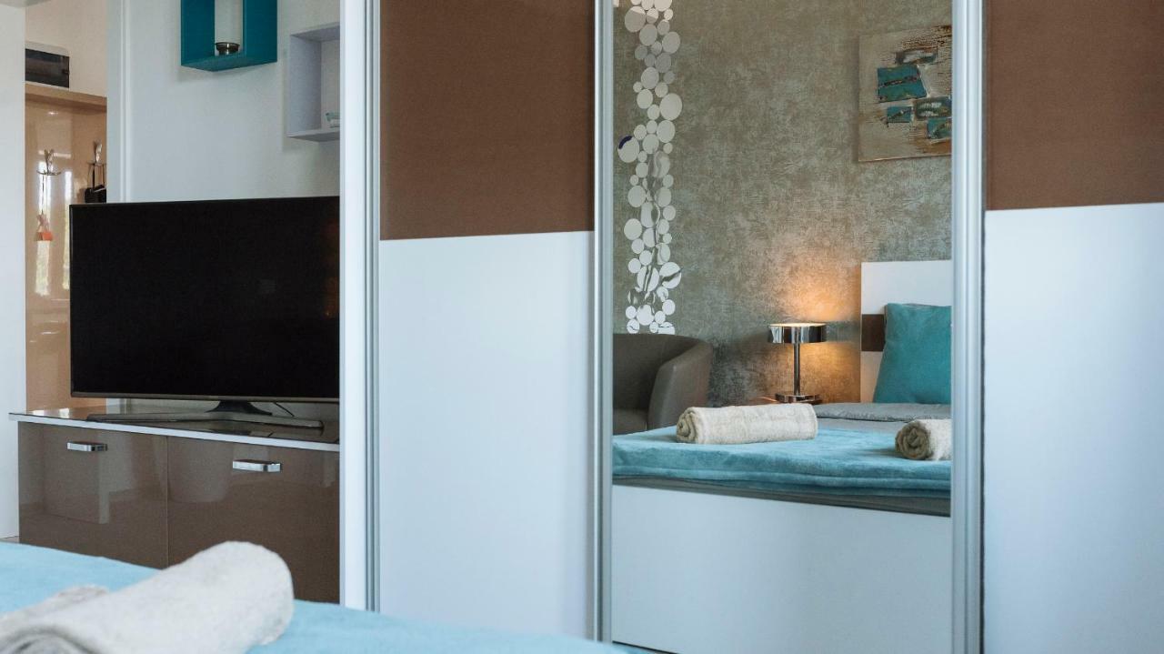 Ferienwohnung Luxury Flat 9 Near Metro Bukarest Exterior foto